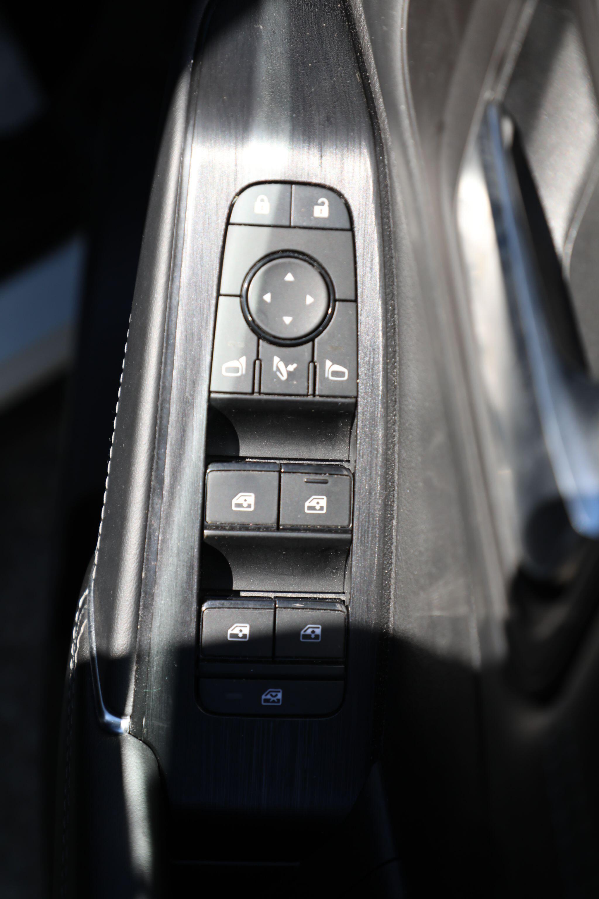 Large vehicle image